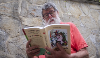 Edorta Agirre, bere liburu berriarekin.