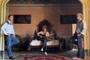 Smile talde getxoztarrak kantu udatiar bat kaleratu du duela egun gutxi.