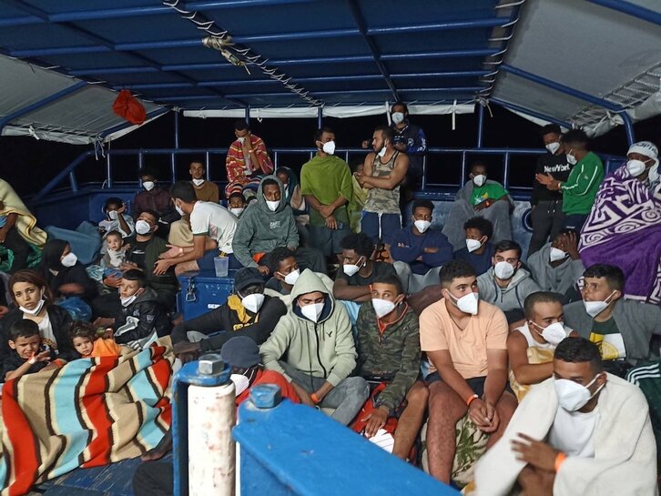 Algunos de los migrantes llevan a bordo más de una semana.