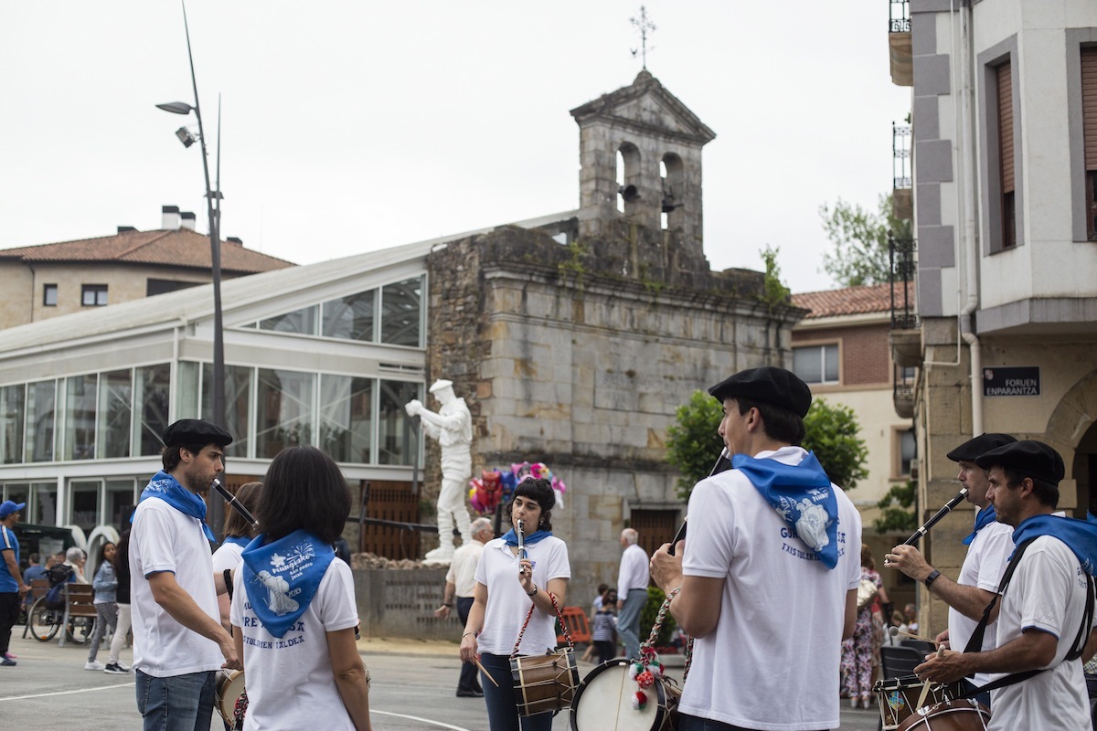 Musika eta jai giroa Mungiako bazter guztietara zabalduko da aurten. Endika PORTILLO (FOKU)