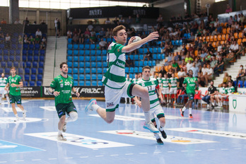 Redondo, con la camiseta del Helvetia Anaitasuna.