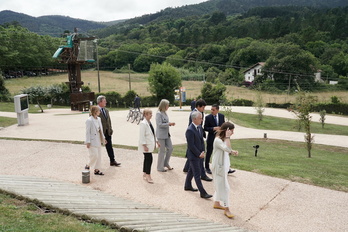 Urkullu lehendakaria eta instituzioen ordezkariak, parkearen inaugurazioan.