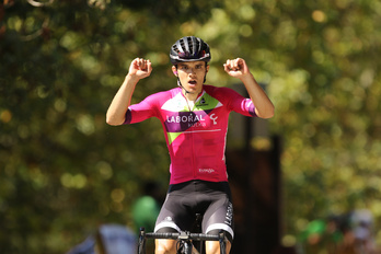 Xabier Berasategi celebra un triunfo en Baranbio.
