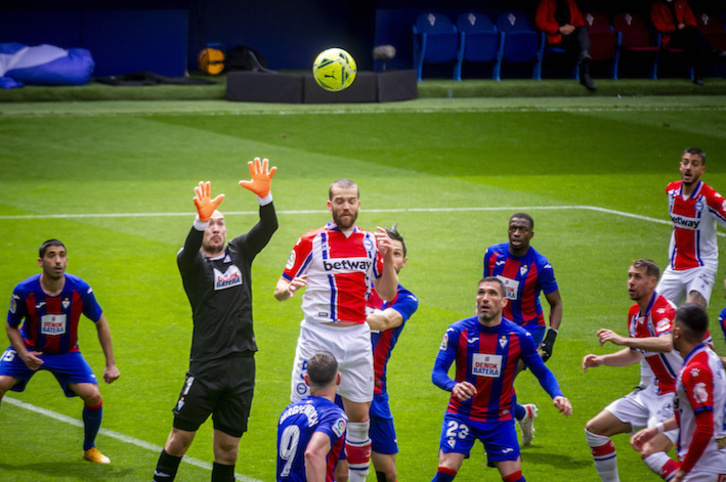 Alavés y Eibar, que se reencuentran en Segunda, se enfrentaron por última vez el 21 de mayo del pasado año en Ipurua.