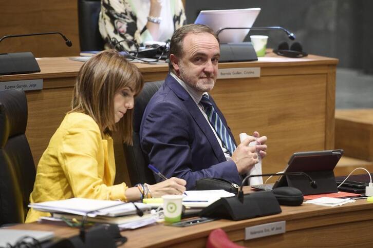 Esparza y Valdemoros, ayer en el Parlamento. 