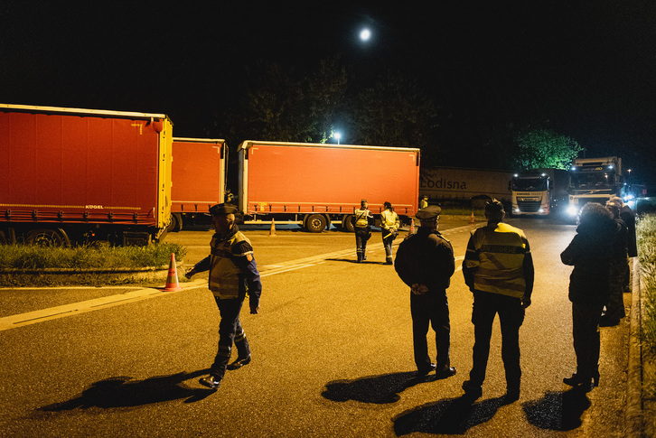 Imagen de archivo de un control conjunto de la Gerdarmería y la Guardia Civil.