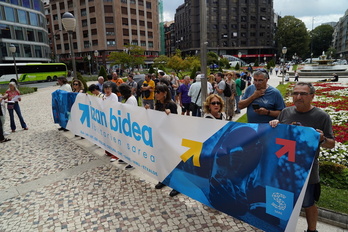 Concentración de los sindicatos a favor del acercamiento de los presos vascos.