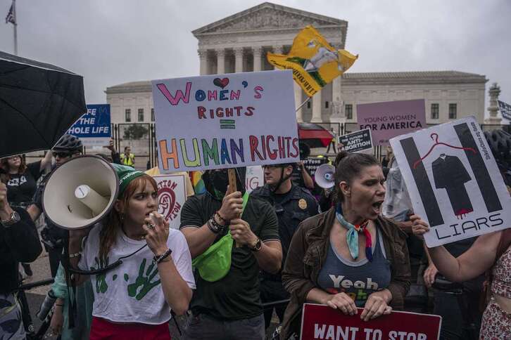 Activistas por el derecho al aborto durante una manifestación frente a la Corte Suprema estadounidense. 