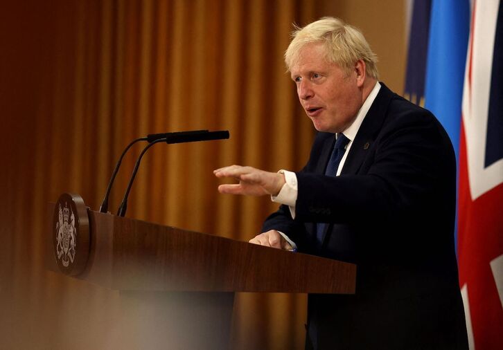 Boris Johnson intereviene en una rueda de prensa durante la reunión de líderes de la Commonwealth en Ruanda.