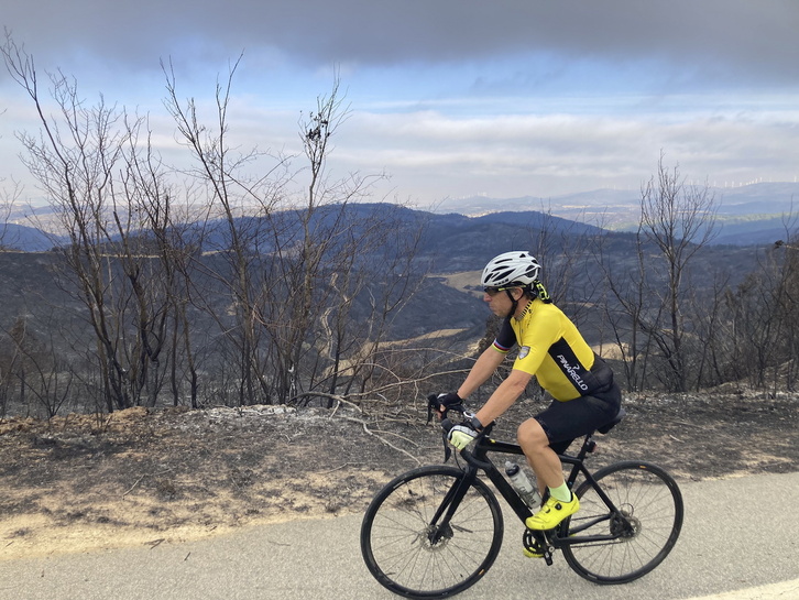 La zona de Uxue y San Martín de Unx, ennegrecida tras los incendios. 