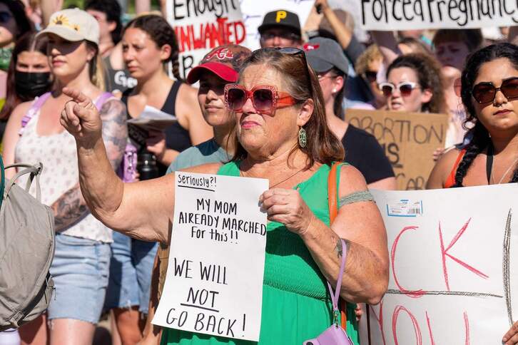 Abortatzeko eskubidearen aldeko manifestazioa Austinen (Texas).