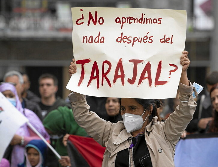 Melillako sarraskia salatzeko Bilbon egindako elkarretaratzearen irudi bat.