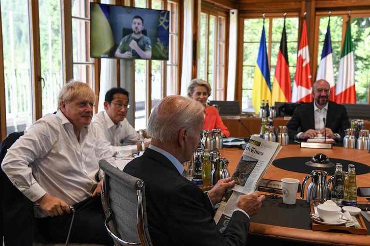 Biden lee el diario con Johnson, Kishida (Japón), Von der Leyen y Michel (UE), y con Zelenski por videoconferencia.