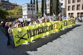 LAB sindikatuak Nafarroako Hizkuntza Eskolan aurreikusten diren murrizketak salatu ditu.