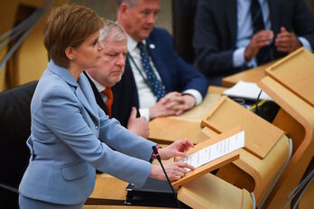 Sturgeon, durante su intervención en el Parlamento de Holyrood, en Edimburgo.