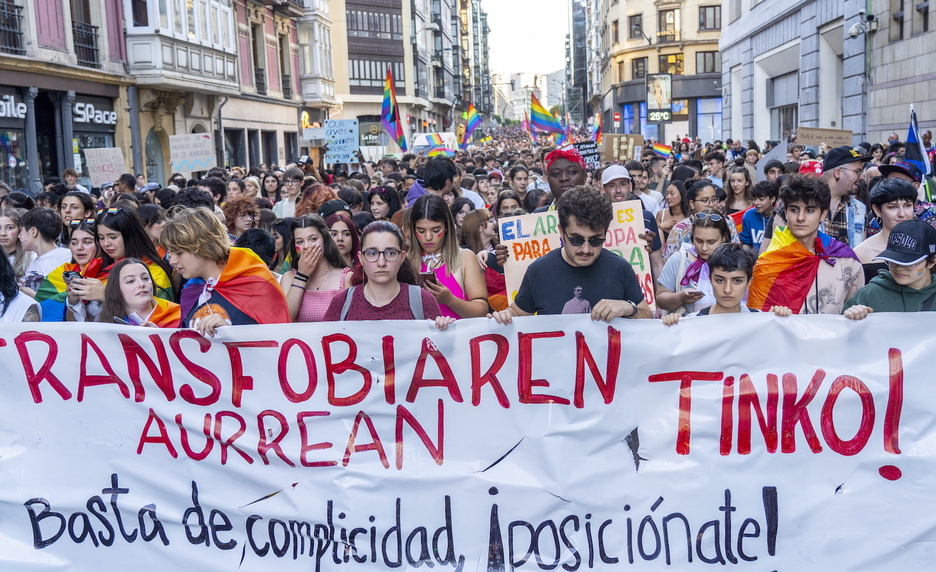 Milaka lagun bildu dira Bilbon. Milaka lagun bildu dira Bilbon.