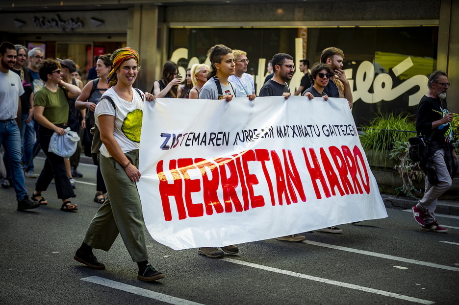 Arabako herrietan ere, harro. Arabako herrietan ere, harro.