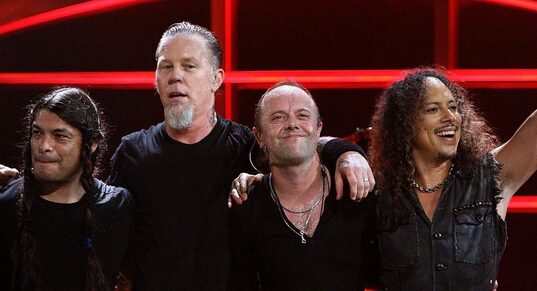 Metallica taldea jaialdiaren kartelburua da.
