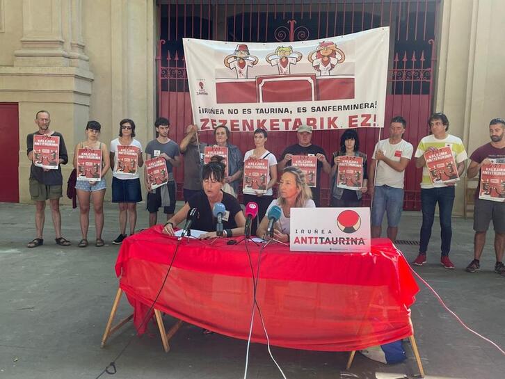 Comparecencia ante los medios de Iruñea Antitaurina.