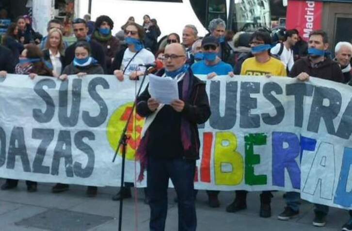 Enrique Quintanilla en un acto en Madrid contra la Ley Mordaza.