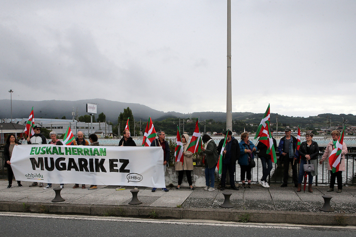 Elkarretaratzea Santiagoko zubian.