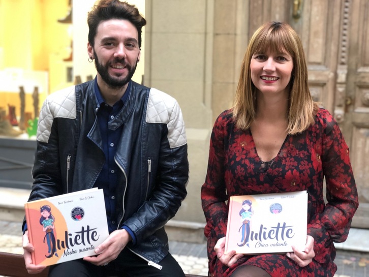 La escritora Nerea Kortabitarte y el ilustrador Rubén B. Caballero.