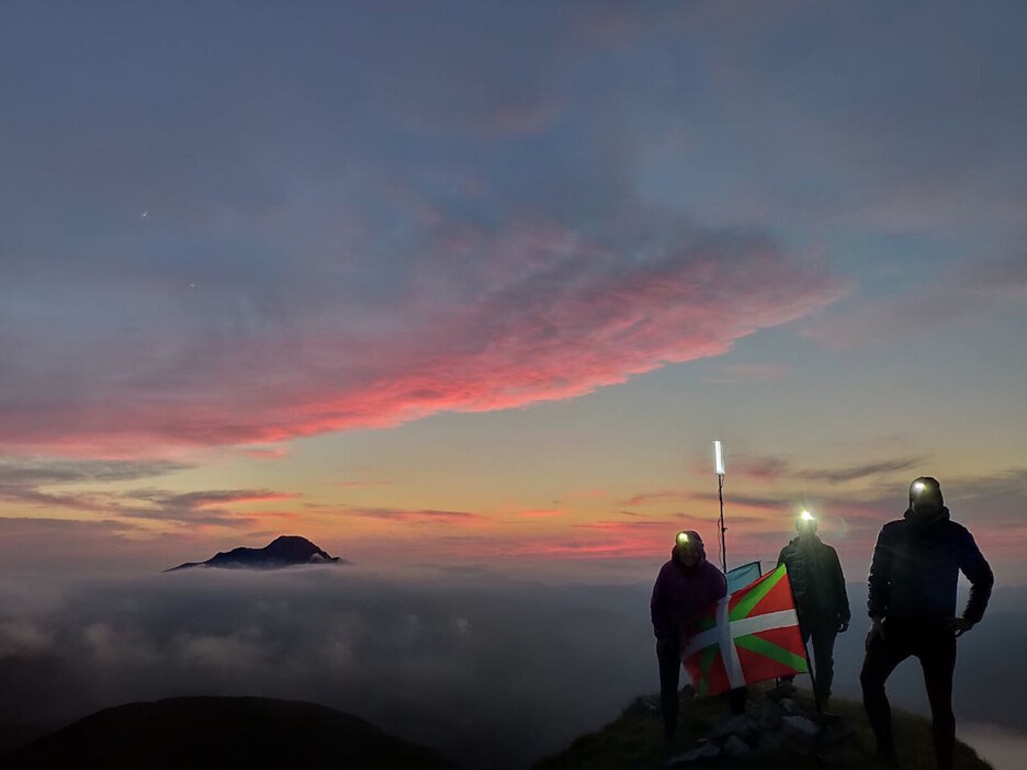 Lainoen gainetik ibili da aldarrikapena zenbait tontorretan.