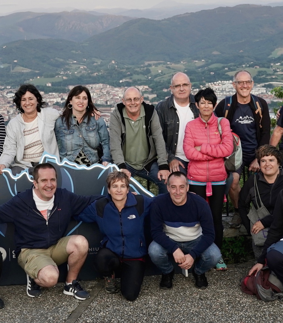Ordezkari politiko aski ezagunak, elkarrekin gaurko ekimenean.