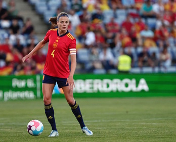 Irene Paredesek bostgarren txapelketa handia jokatuko du Ingalaterran, Españako selekzioaren kamisetarekin.