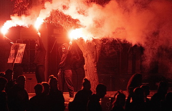 Honela bukatu da kalejira, Katedralaren ondoan.