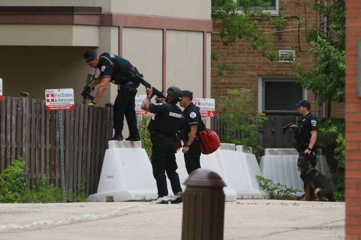 Despliegue de las fuerzas de seguridad tras el tiroteo.