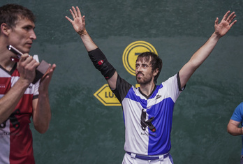 Barrenetxea IV, en la imagen, roza la final del Torneo San Fermín formando pareja con Aldabe.  