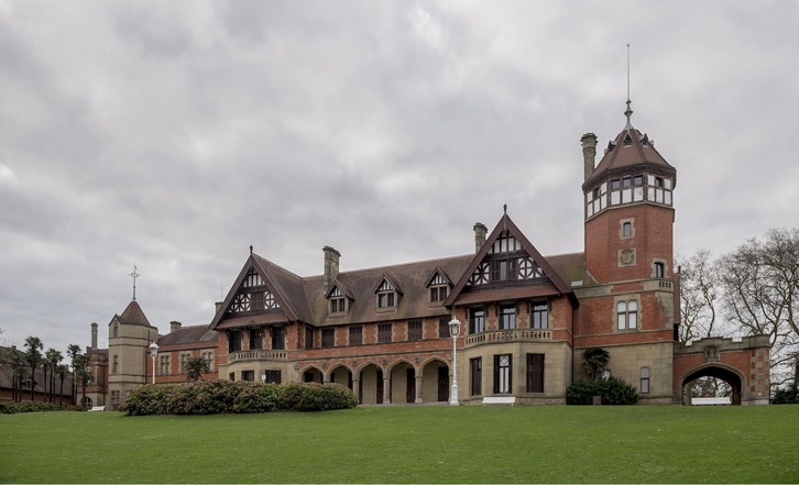 Ikastaroa Miramar Jauregian izango da, EHUko Udal Ikastaroen baitan. 