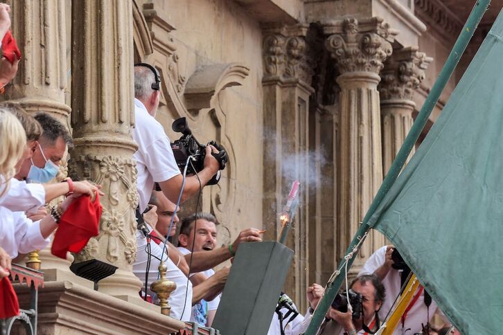 El año pasado fue Juan Carlos Unzué quien prendía la mecha del cohete.