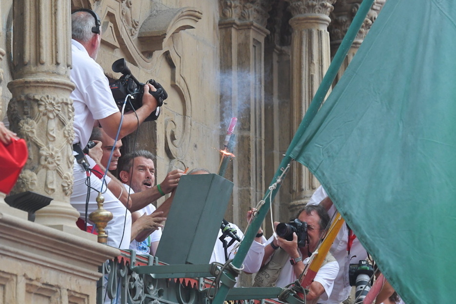 Juan Carlos Unzuek suziria piztu duen unea. Juan Carlos Unzuek suziria piztu duen unea.