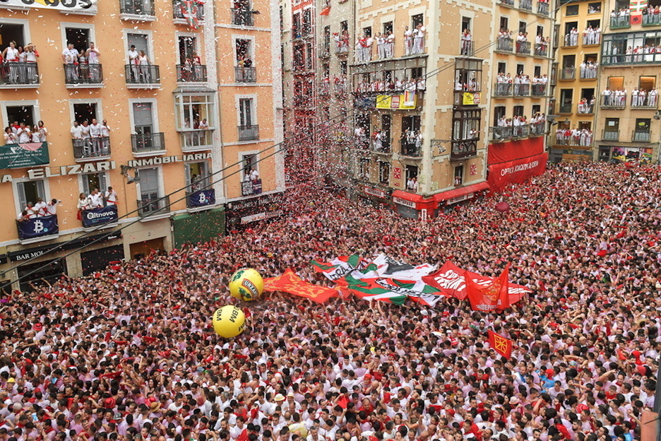 Traben gainetik, aurten ere aldarrikapenerako tartea izan da plazan. Traben gainetik, aurten ere aldarrikapenerako tartea izan da plazan.