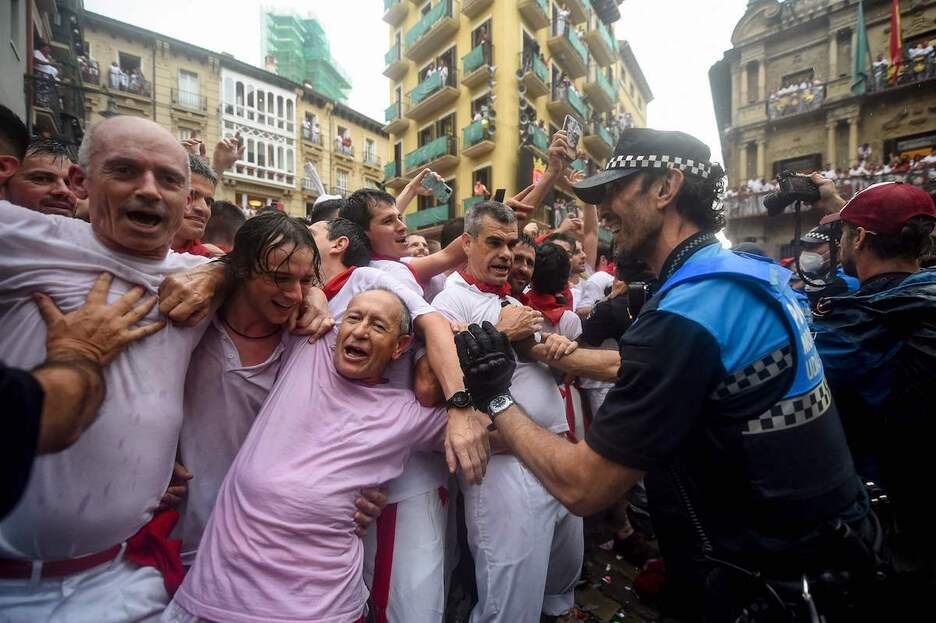 Udaltzain honek umorez hartu du endeari eutsi beharra. Udaltzain honek umorez hartu du endeari eutsi beharra.