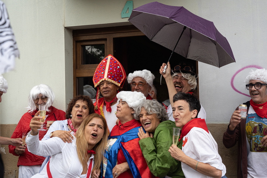 San Fermin bera, beltzarana hau ere, Udaletxe Plazan. San Fermin bera, beltzarana hau ere, Udaletxe Plazan.