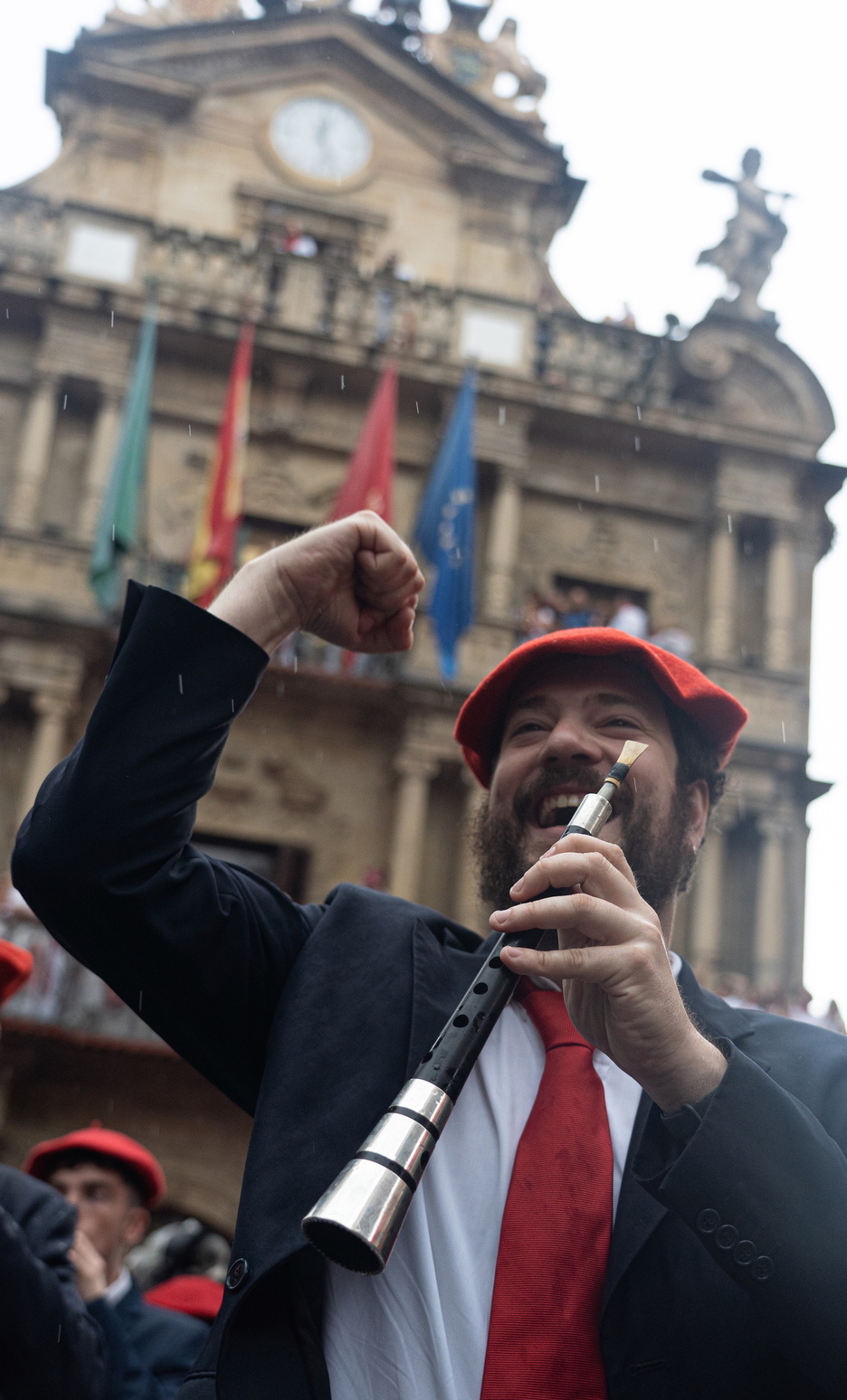 Ba al da Udaletxetik gaita jotzea ateratzea baino une alaiagorik? Ba al da Udaletxetik gaita jotzea ateratzea baino une alaiagorik?