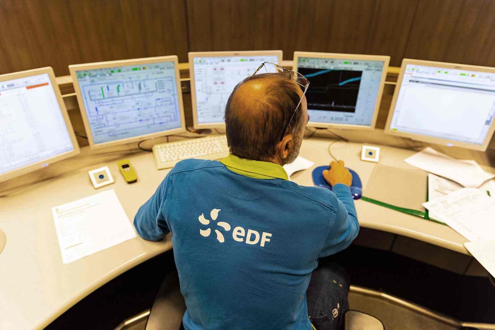 París anuncia la nacionalización total de EDF para impulsar nuevas ...