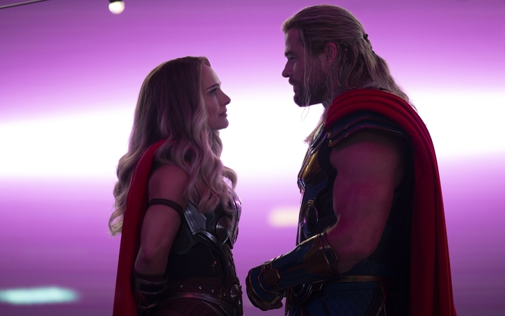 Chris Hemsworth y Natalie Portman, una pareja en clave de humor.