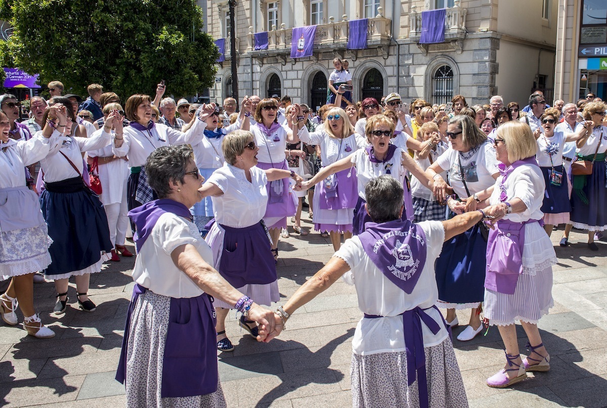 Ya falta menos para que las calles de Santurtzi exploten de alegría. (Marisol RAMIREZ | FOKU)