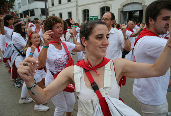 La place Jacques Portes est devenue un haut lieu des Fêtes de Bayonne avec le dantzaldi.