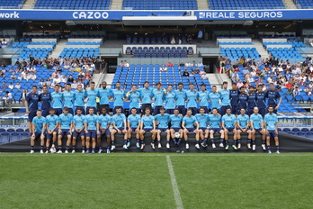 33 jugadores han posado con el staff antes del inicio de los entrenamientos en Anoeta.