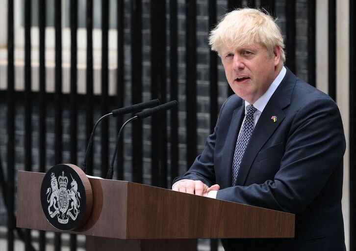 Boris Johnson ha dejado su cargo en el partido y permanecerá en Downing Street hasta nombrar sucesor.