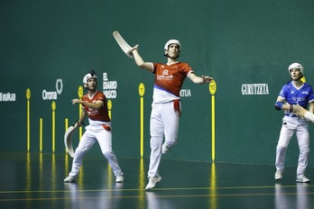 Javi Urriza ha tenido que suspender con un tirón en el pectoral.