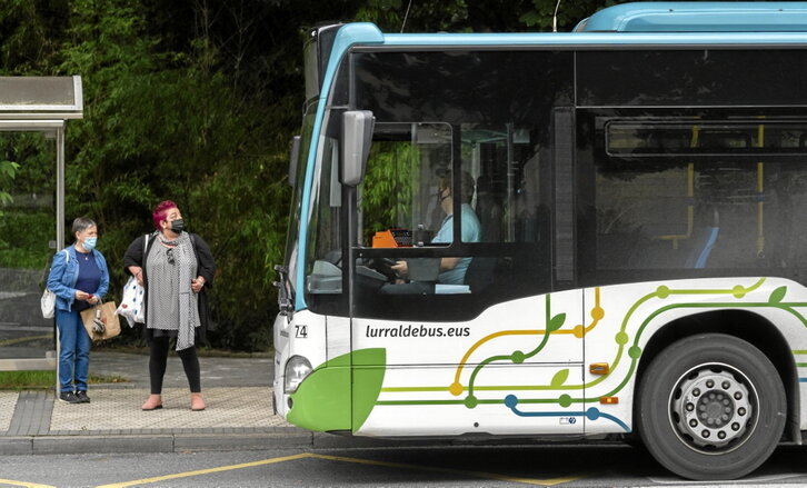 Araba, Bizkai eta Gipuzkoako garraio publikoan aplikatuko dira beherapenak.