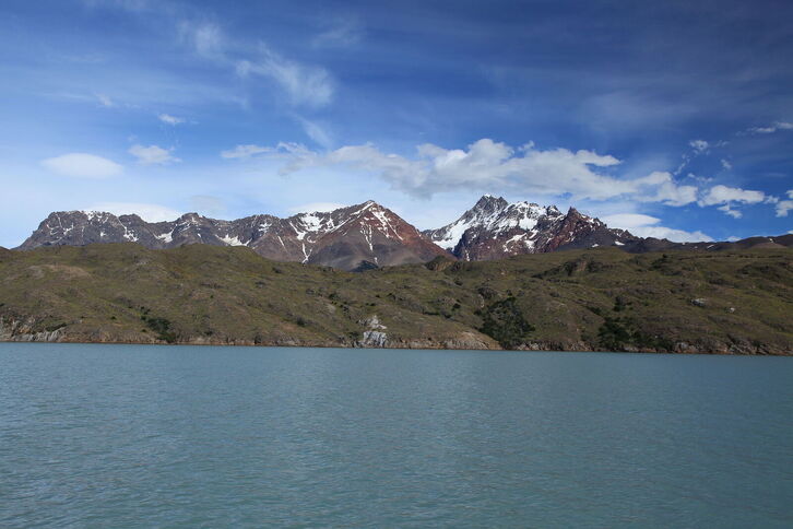 El lago Viedma está rodeado por glaciares que van perdiendo extensión por el aumento de las temperaturas.