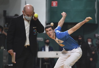 Rezustak ohiko segurtasuna erakutsi du atzeko koadroetan.