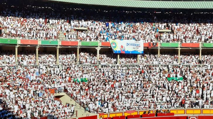 Hay que ser valiente para aguantar en el tendido de sol.